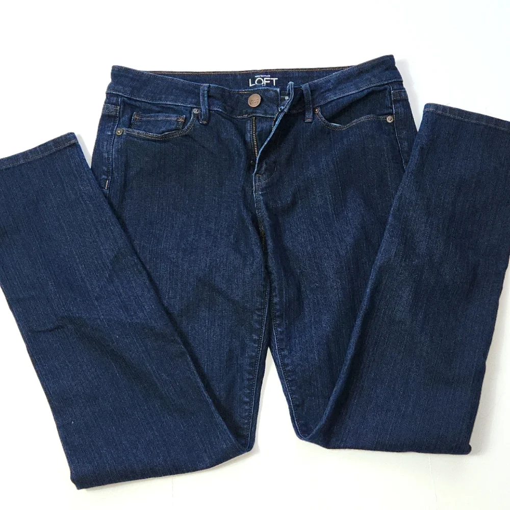 Ann Taylor Loft, Women's Jeans, wash dark blue denim, slim legs, Sz 4 - Picture 5 of 7